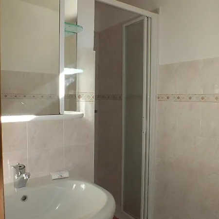Acero Rosso Daire Bellagio